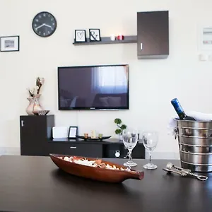 https://modern-and-quiet-few-minutes-from-the-city-center.hotels-of-thessaloniki.com